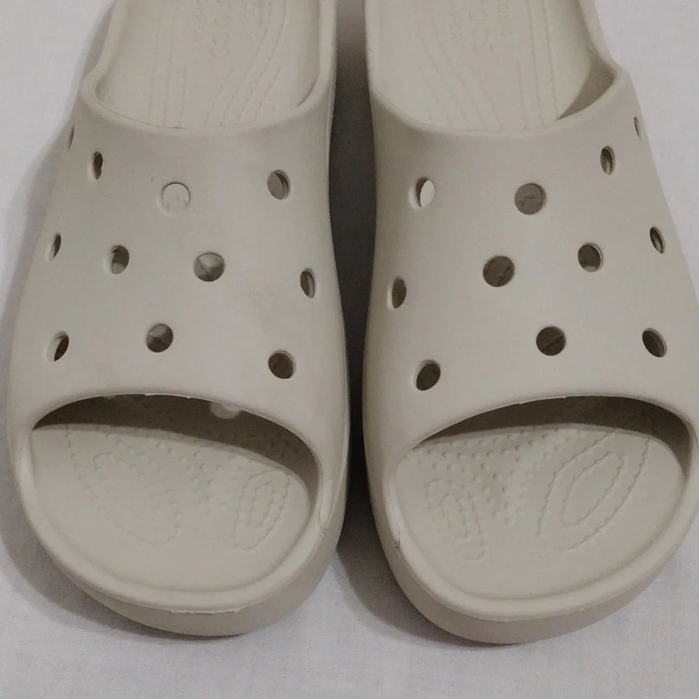 Crocs Classic Platform Slide Sandals Open Toe Lightweight Comfort US 8 Casual
